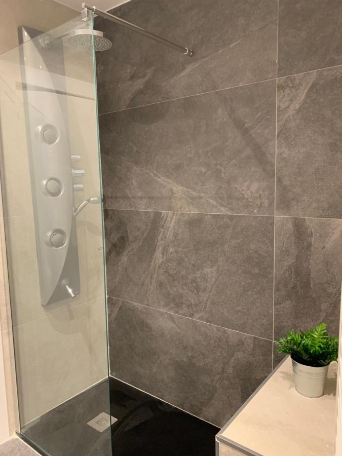 Apartamentos Santullano 1 Oviedo Luaran gambar